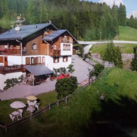 Garni La Rondine Hotel Selva di Cadore Exterior photo