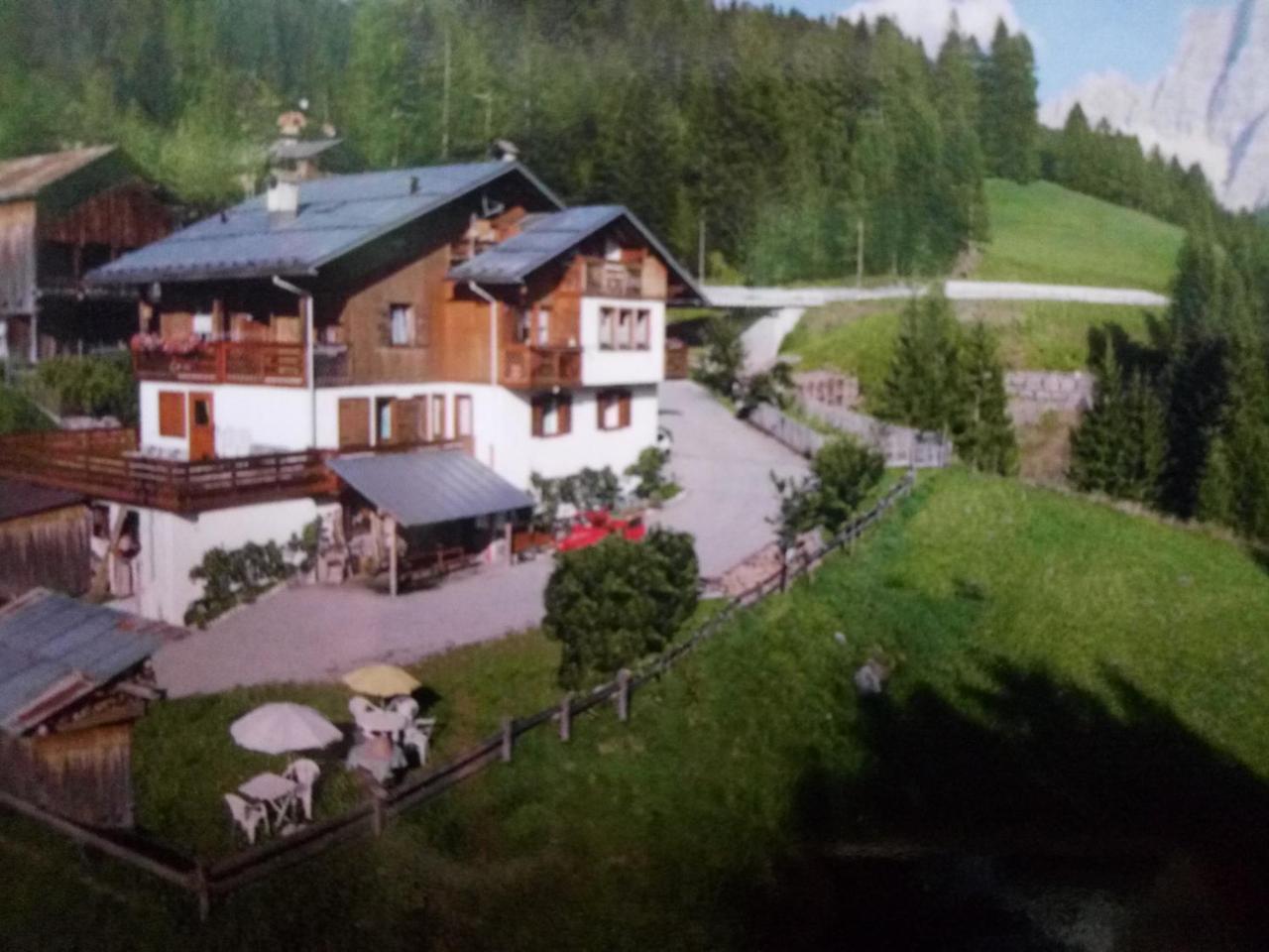 Garni La Rondine Hotel Selva di Cadore Exterior photo